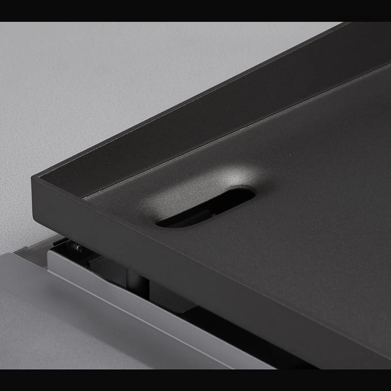 Weber 3 Burner Liquid Propane Outdoor Griddle 4 Weber 3 Burner Liquid Propane Outdoor Griddle - Image 4