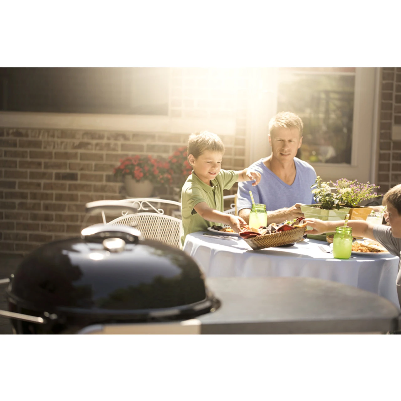 Weber Charcoal Performer 22" Deluxe 5 Weber Charcoal Performer 22" Deluxe - Image 5